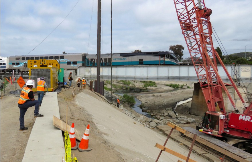 Forefront driving in the first sheet pile pair on the north side